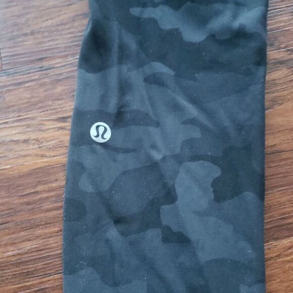 Lululemon Black Gray Camo Yoga Edgy Feminine Athleisure Workout 27" Size 4 - Picture 5 of 7